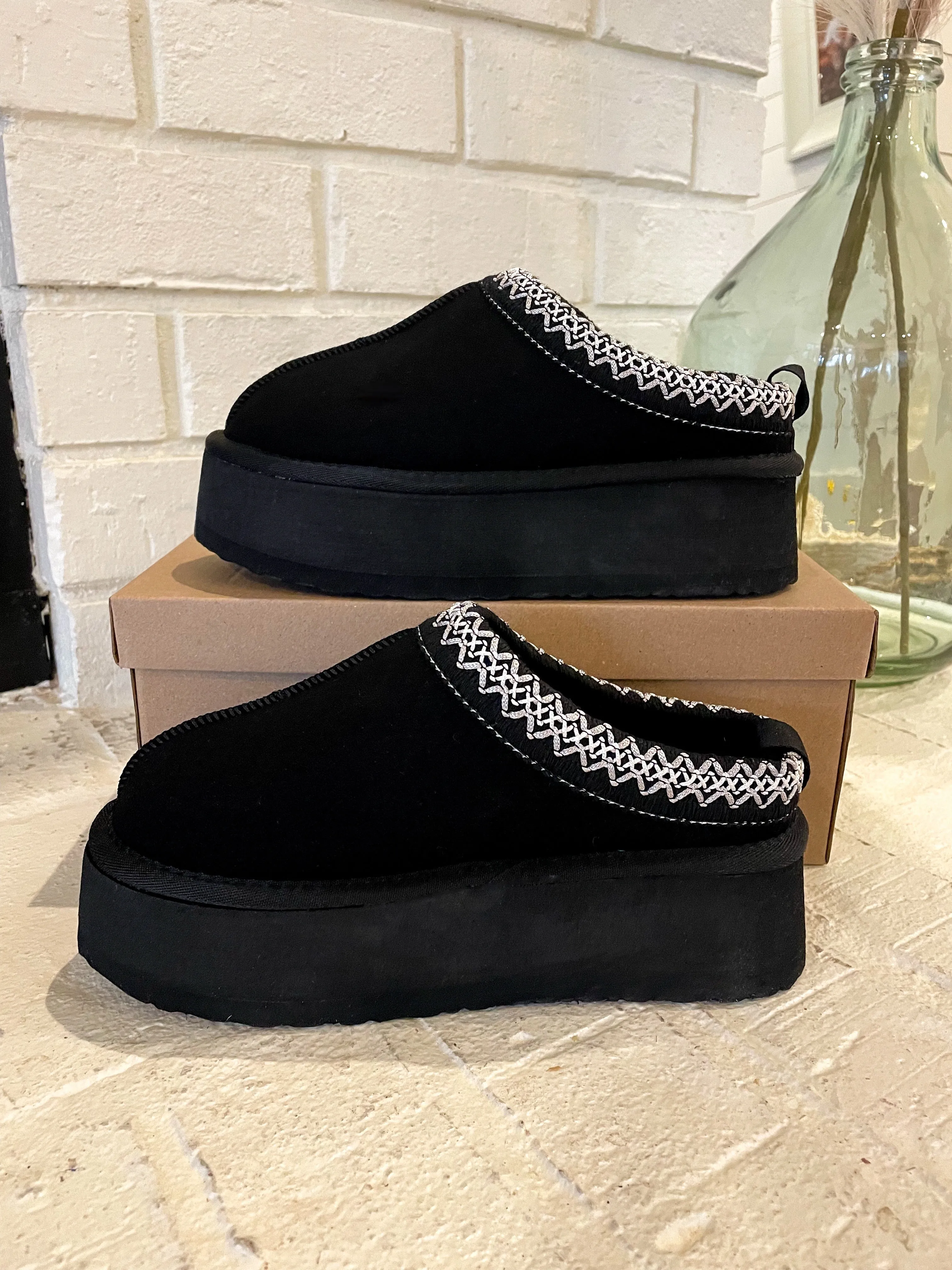 Black Tessa Slippers
