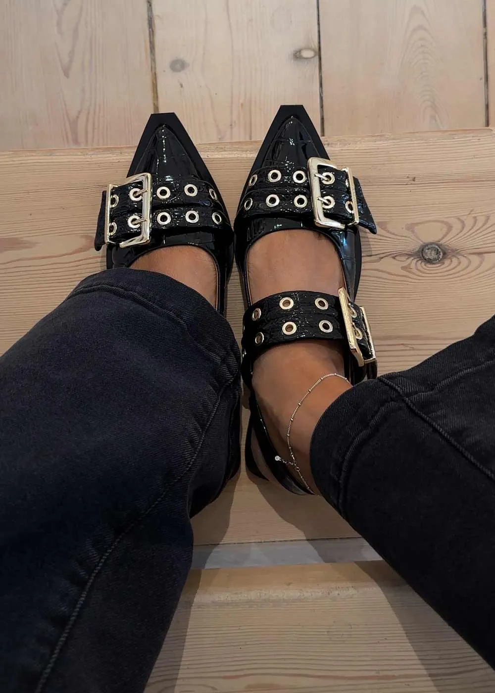 Feminine Buckle Ballerina Patent Croco - Black