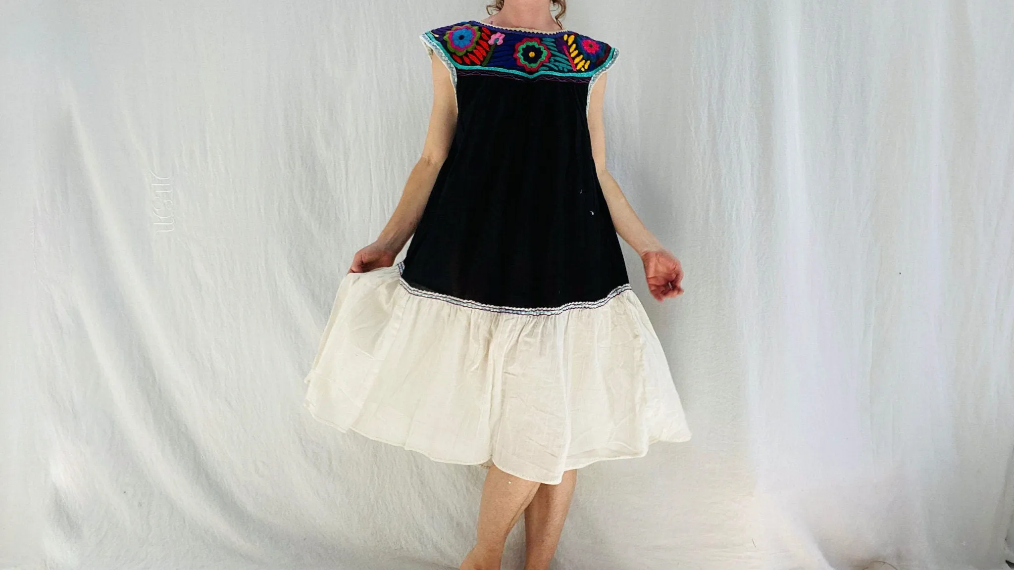 Mexican Embroidered Dress. Chiapas. XS-M