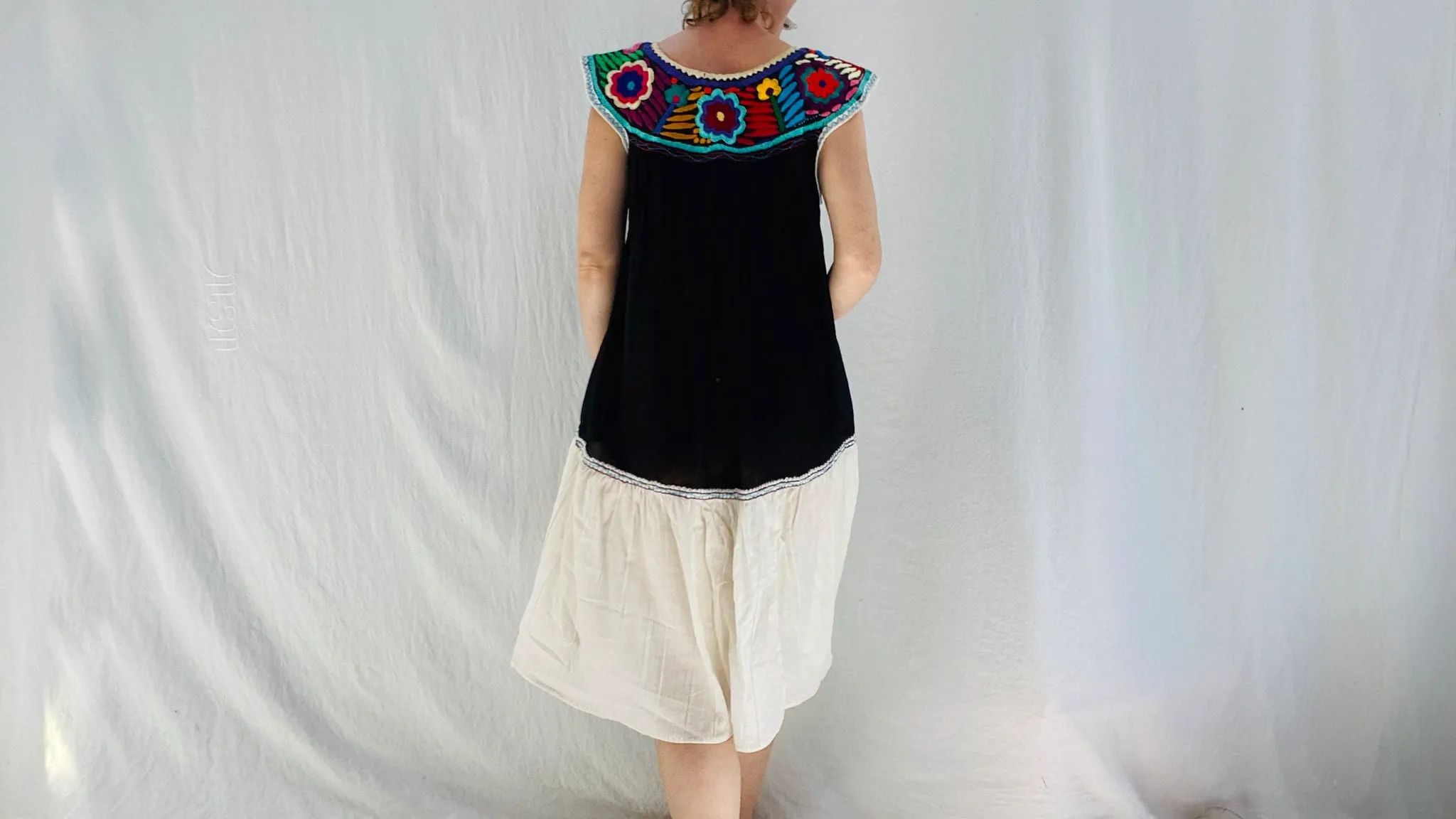 Mexican Embroidered Dress. Chiapas. XS-M