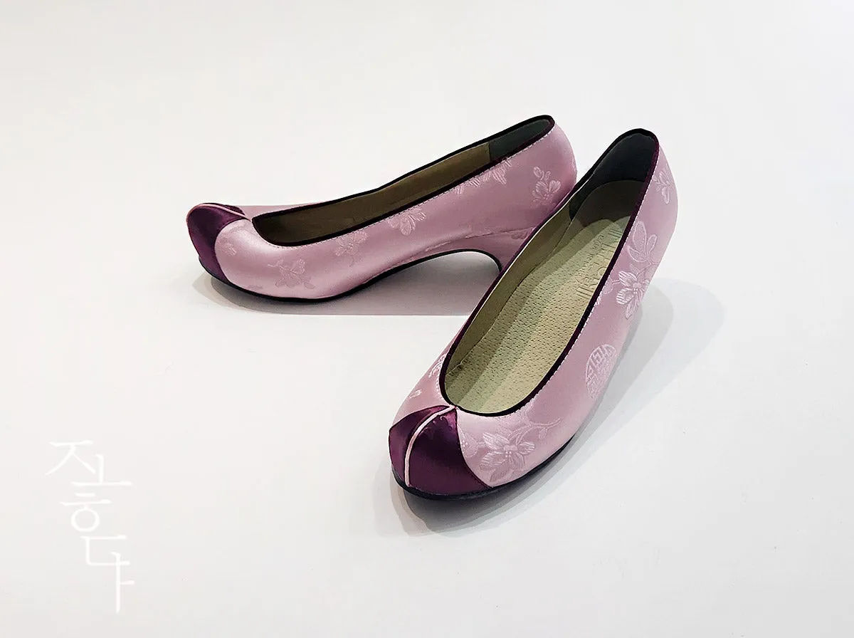 Women Hanbok Shoes in Ash Pink Kkotshin