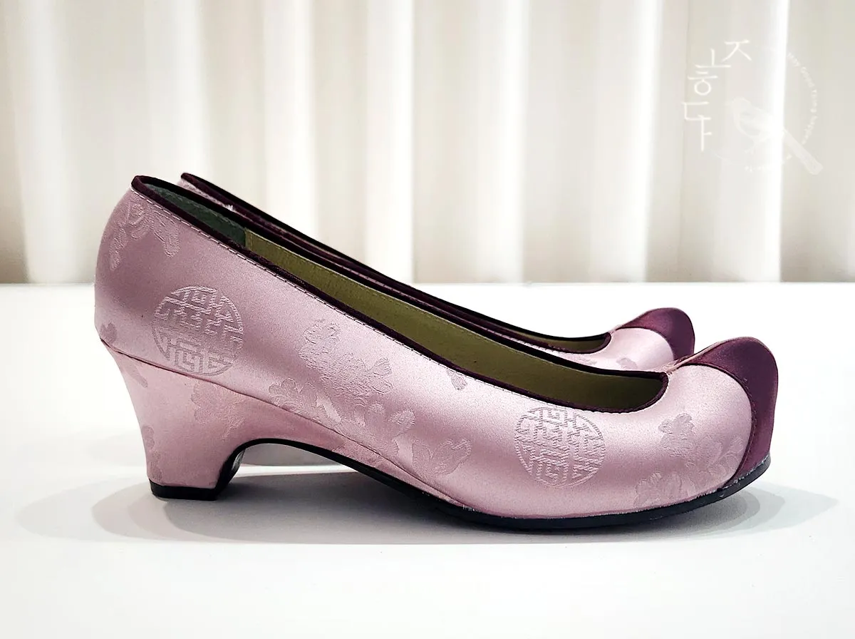 Women Hanbok Shoes in Ash Pink Kkotshin